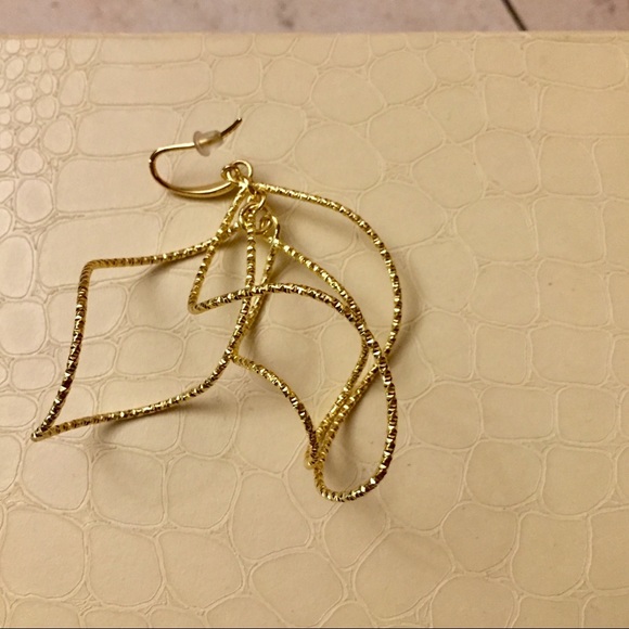 🆕 NWT 18K gold plated STATEMENT EARRINGS triple hanging earrings - Picture 4 of 9